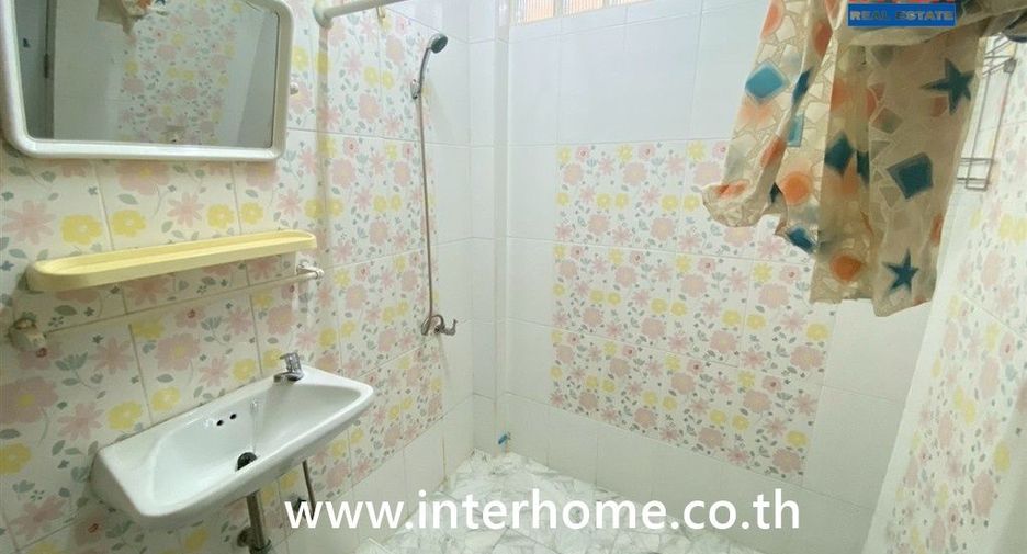 Casa adosada en venta de 3 habitaciones en Bang Sue, Bangkok