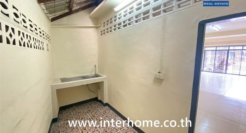 Casa adosada en venta de 3 habitaciones en Bang Sue, Bangkok