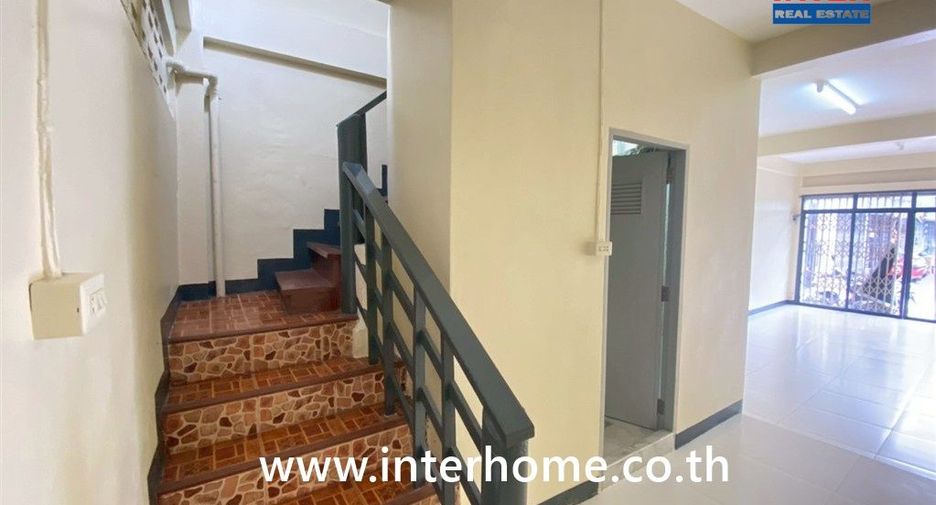 Casa adosada en venta de 3 habitaciones en Bang Sue, Bangkok