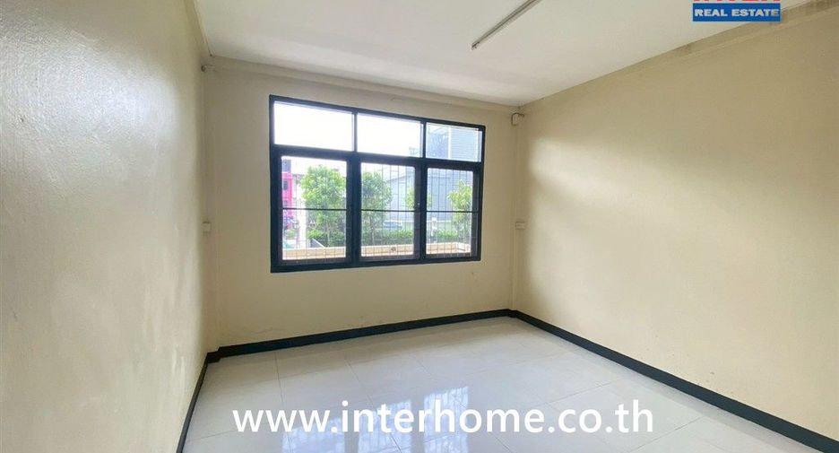 Casa adosada en venta de 3 habitaciones en Bang Sue, Bangkok