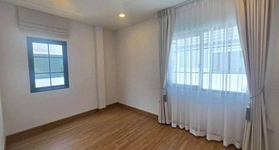 Аренда 4 спальни дом в Bang Phli, Самутпракан