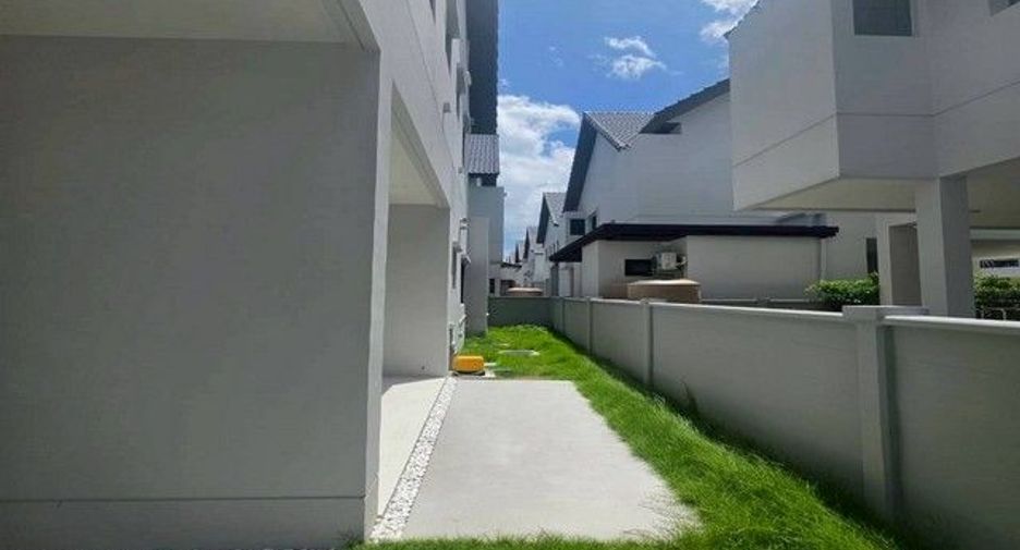 Аренда 4 спальни дом в Bang Phli, Самутпракан