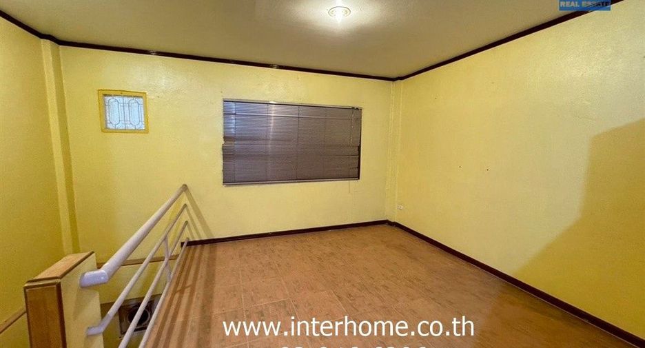 For sale 3 bedrooms townhouse in Mueang Samut Prakan, Samut Prakan