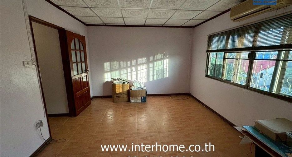 For sale 3 bedrooms townhouse in Mueang Samut Prakan, Samut Prakan