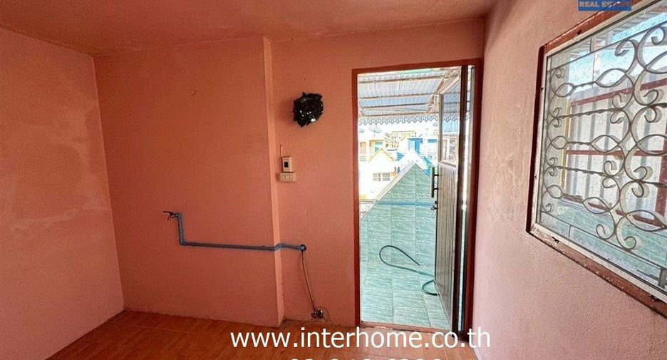 For sale 3 bedrooms townhouse in Mueang Samut Prakan, Samut Prakan