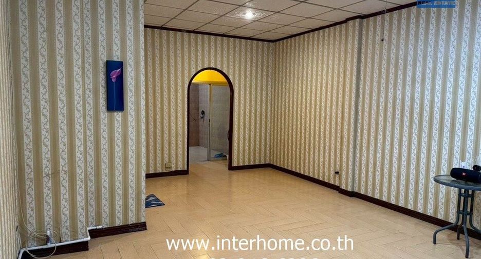 For sale 3 bedrooms townhouse in Mueang Samut Prakan, Samut Prakan