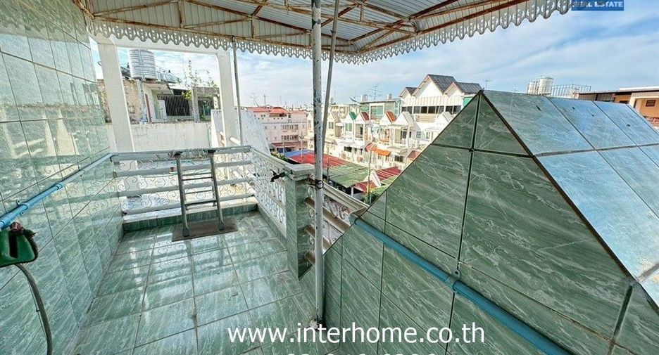 For sale 3 bedrooms townhouse in Mueang Samut Prakan, Samut Prakan