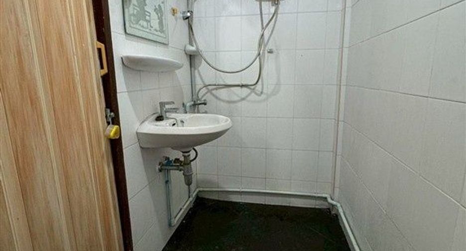 For sale 3 bedrooms townhouse in Mueang Samut Prakan, Samut Prakan