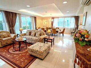 For rent 4 bedrooms condo in Watthana, Bangkok
