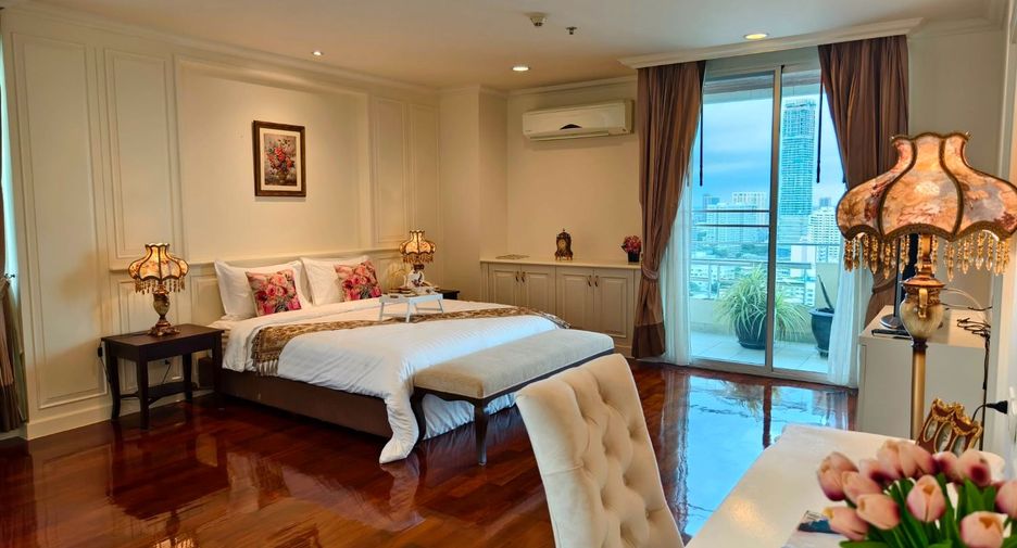 À louer 4 chambres condo à Watthana, Bangkok