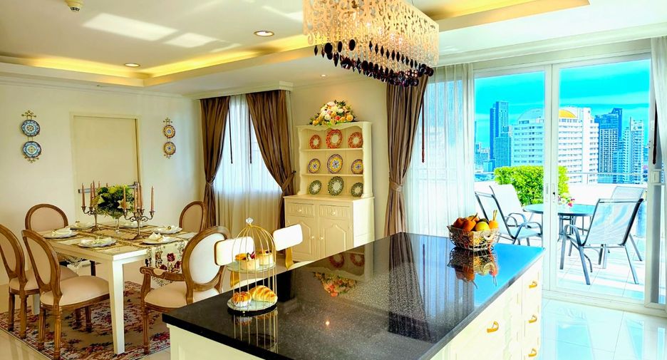 À louer 4 chambres condo à Watthana, Bangkok