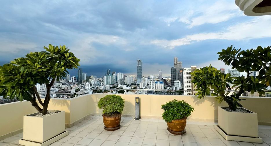À louer 4 chambres condo à Watthana, Bangkok