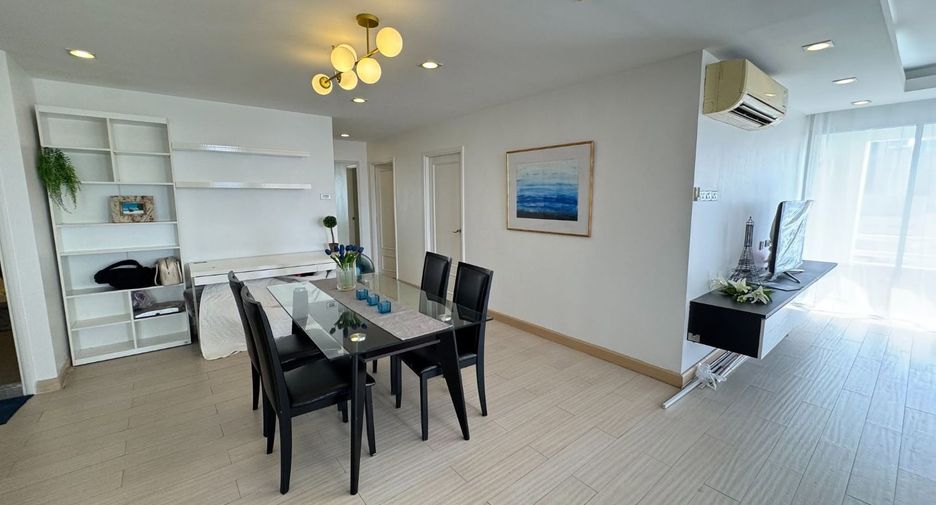 Wohnung zur Miete mit 3 Zimmer in Huai Khwang, Bangkok