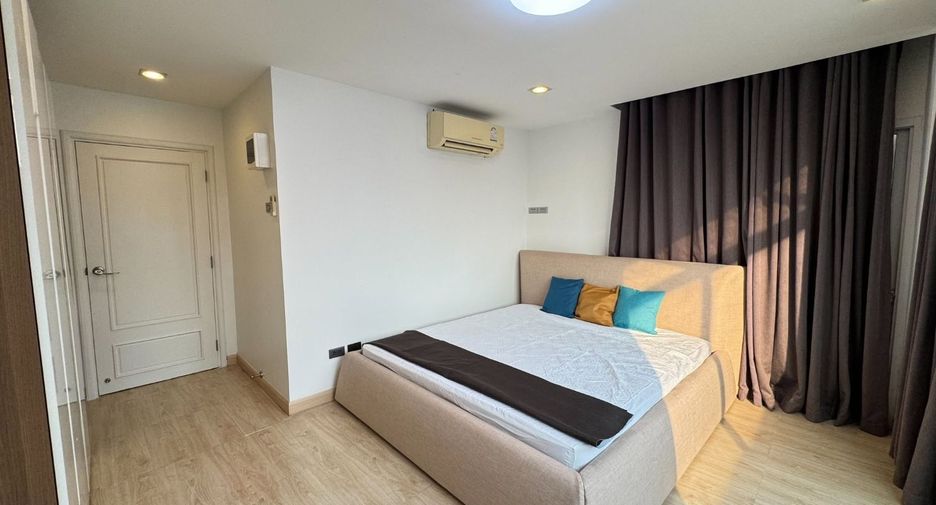 Wohnung zur Miete mit 3 Zimmer in Huai Khwang, Bangkok