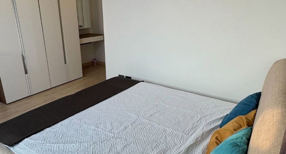 Wohnung zur Miete mit 3 Zimmer in Huai Khwang, Bangkok