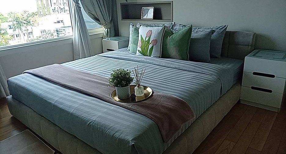 For rent 2 bedrooms condo in Khlong Toei, Bangkok