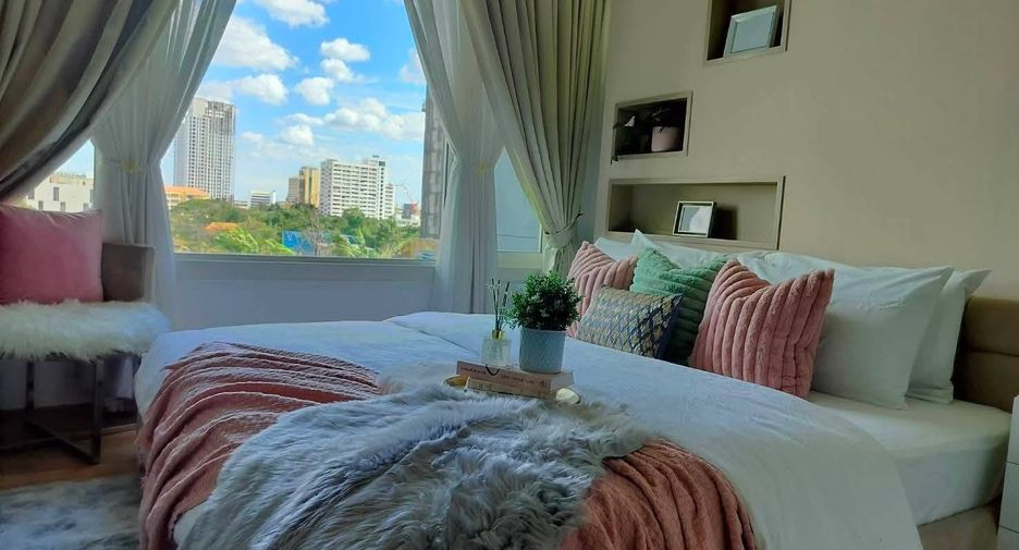 For rent 2 bedrooms condo in Khlong Toei, Bangkok