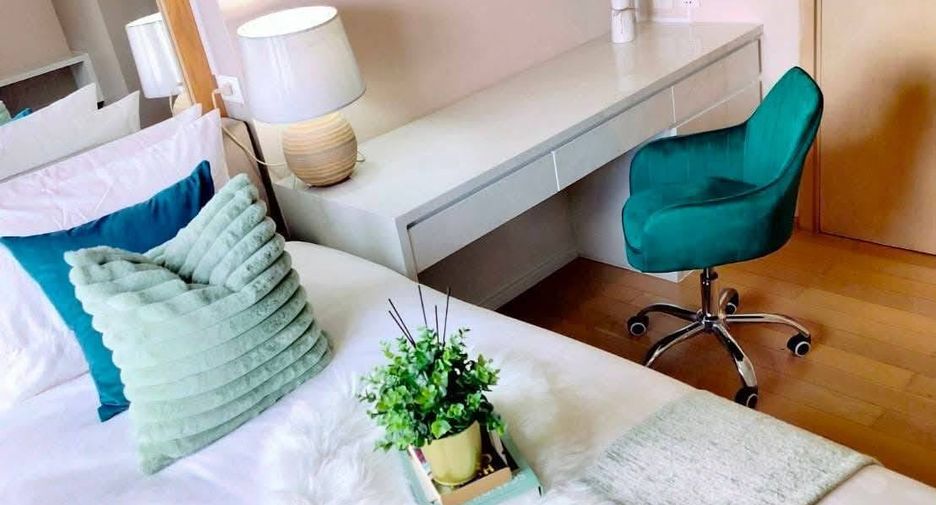 For rent 2 bedrooms condo in Khlong Toei, Bangkok