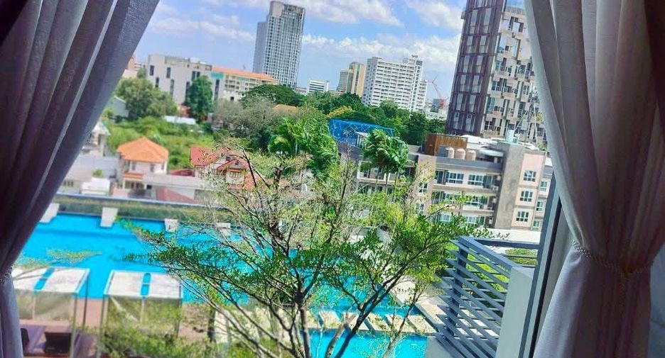 For rent 2 bedrooms condo in Khlong Toei, Bangkok