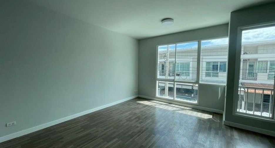 For sale 2 bedrooms townhouse in Bang Khae, Bangkok