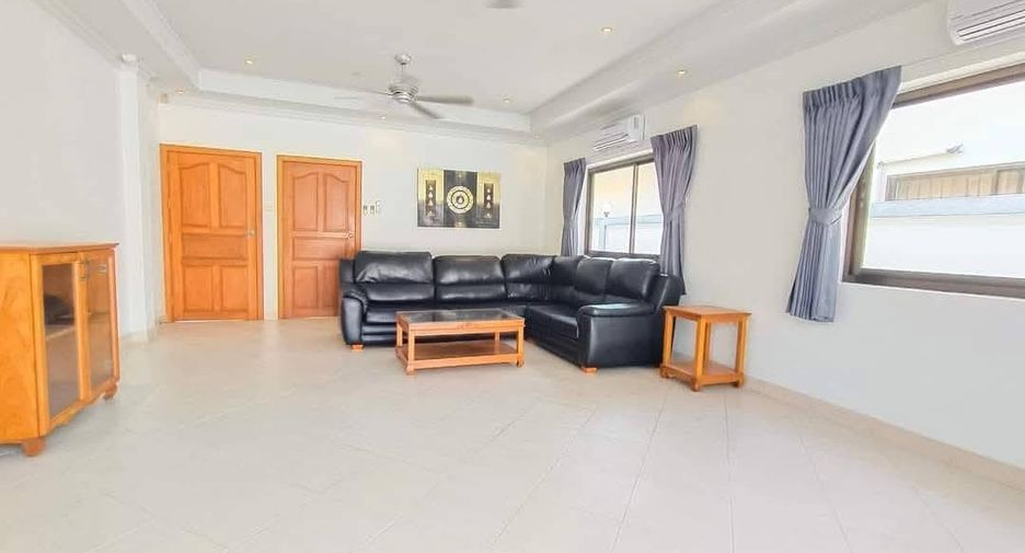 For rent 3 bedrooms villa in Jomtien, Pattaya