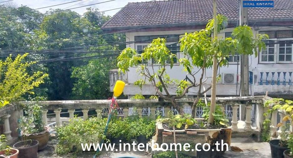 Casa adosada en venta de 5 habitaciones en Mueang Nonthaburi, Nonthaburi