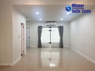 For rent 4 bedrooms townhouse in Bang Phli, Samut Prakan