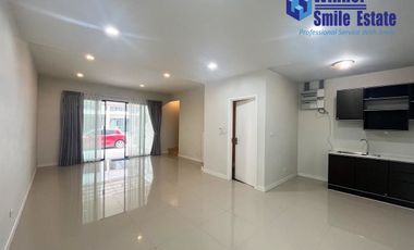For rent 4 bedrooms townhouse in Bang Phli, Samut Prakan