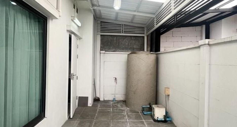 For rent 4 bedrooms townhouse in Bang Phli, Samut Prakan