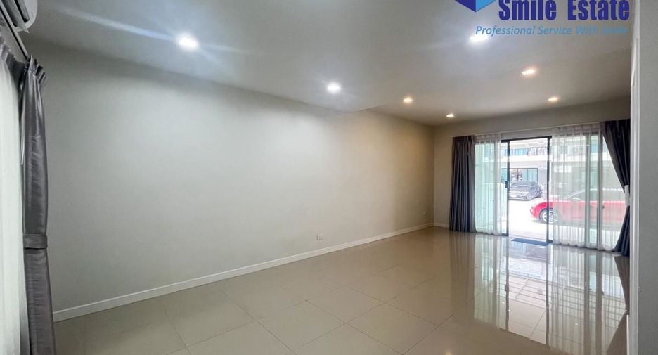 For rent 4 bedrooms townhouse in Bang Phli, Samut Prakan