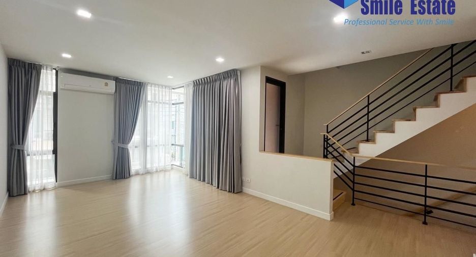 For rent 4 bedrooms townhouse in Bang Phli, Samut Prakan