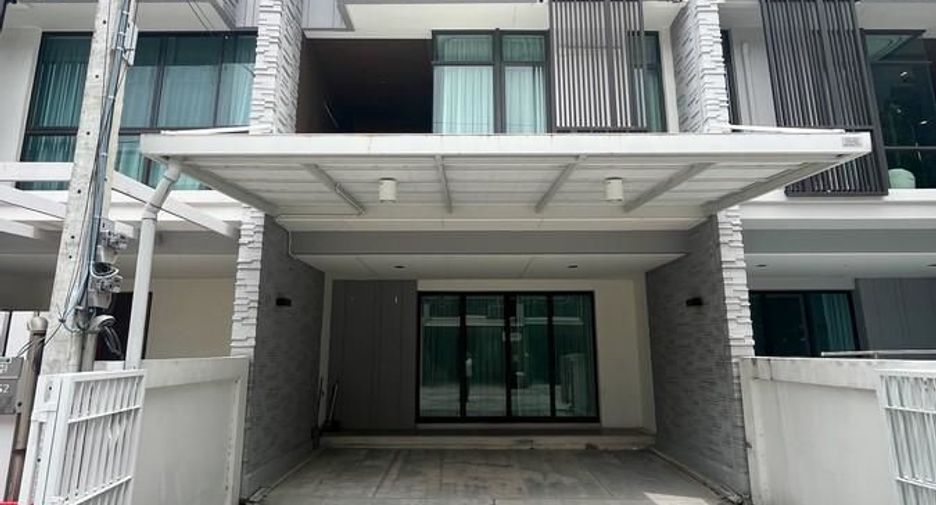 For rent 4 bedrooms townhouse in Bang Phli, Samut Prakan