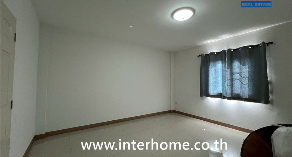Reihenhaus zum Kauf mit 3 Zimmer in Min Buri, Bangkok
