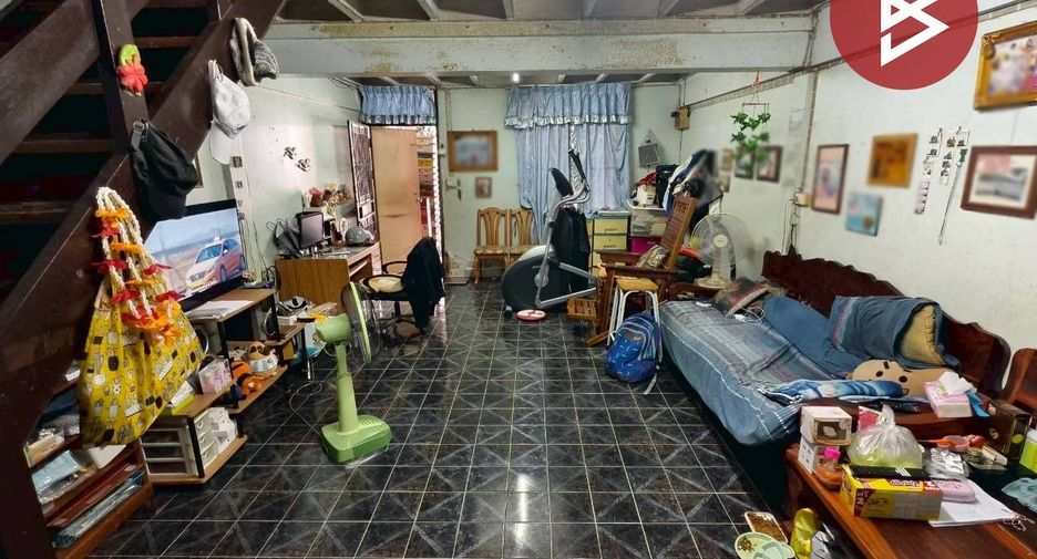 For sale 2 bedrooms townhouse in Mueang Samut Prakan, Samut Prakan