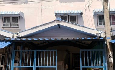 À vendre 3 chambres maison de ville à Bang Bua Thong, Nonthaburi