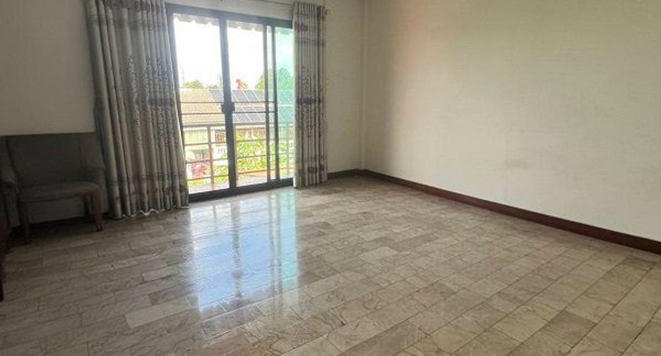 À vendre 3 chambres maison de ville à Bang Bua Thong, Nonthaburi