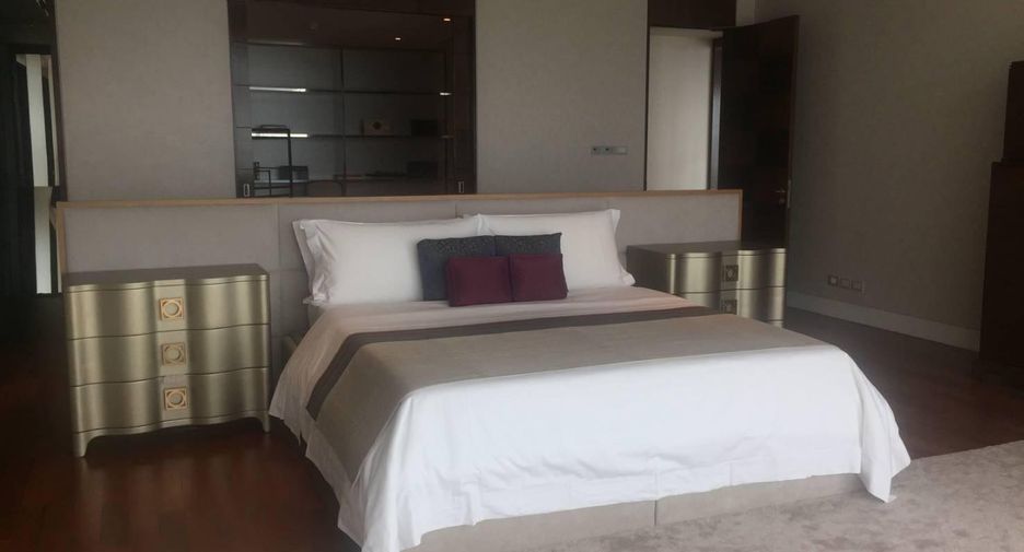 Condo en alquiler de 3 habitaciones en Pathum Wan, Bangkok