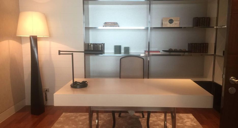Condo en alquiler de 3 habitaciones en Pathum Wan, Bangkok