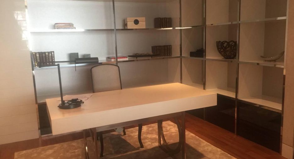 Condo en alquiler de 3 habitaciones en Pathum Wan, Bangkok
