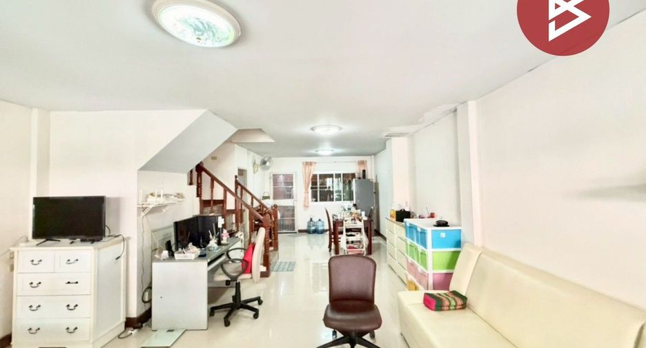 Casa adosada en venta de 3 habitaciones en Sai Mai, Bangkok