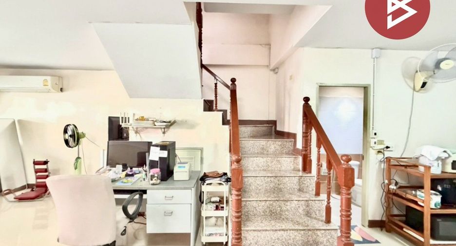 Casa adosada en venta de 3 habitaciones en Sai Mai, Bangkok