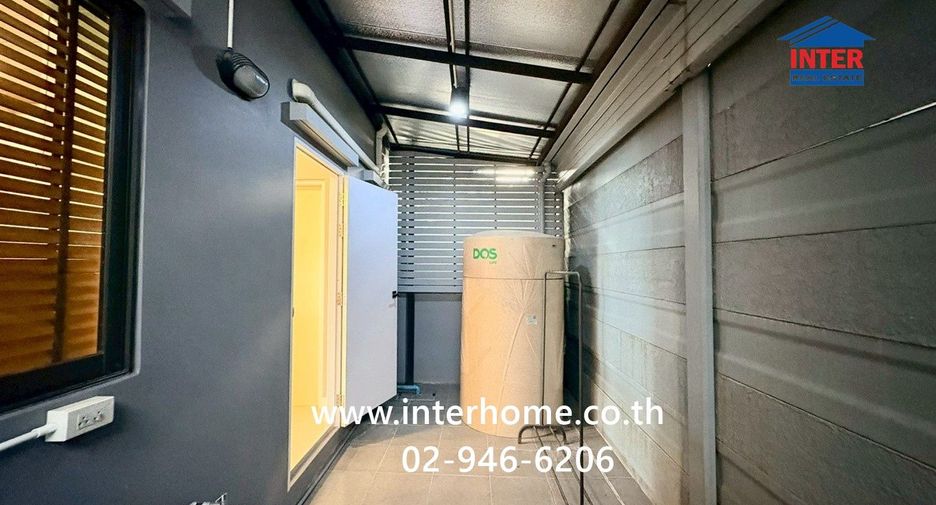 For sale 3 bedrooms townhouse in Khlong Sam Wa, Bangkok