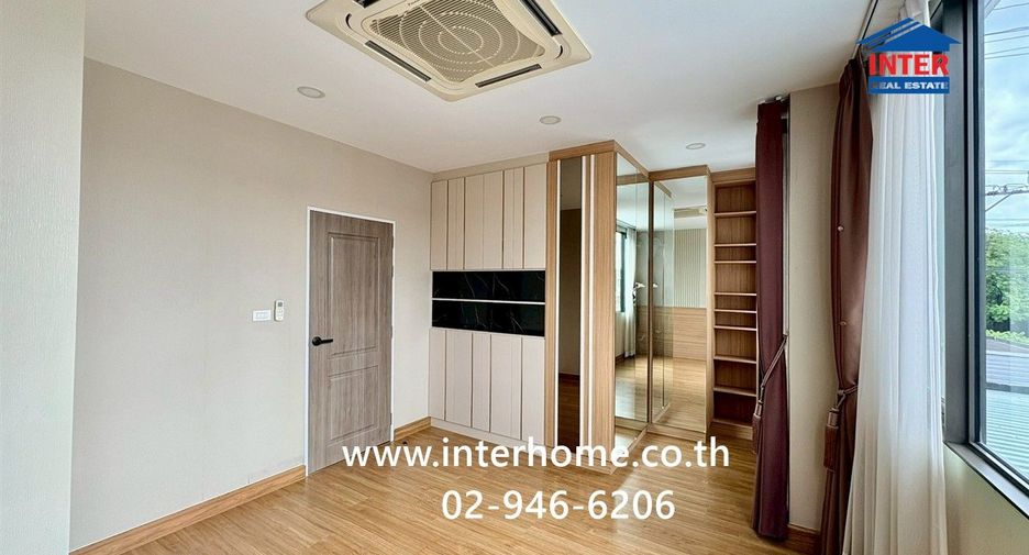 For sale 3 bedrooms townhouse in Khlong Sam Wa, Bangkok