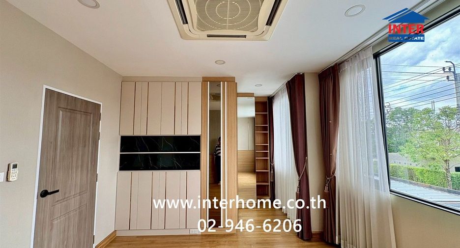 For sale 3 bedrooms townhouse in Khlong Sam Wa, Bangkok