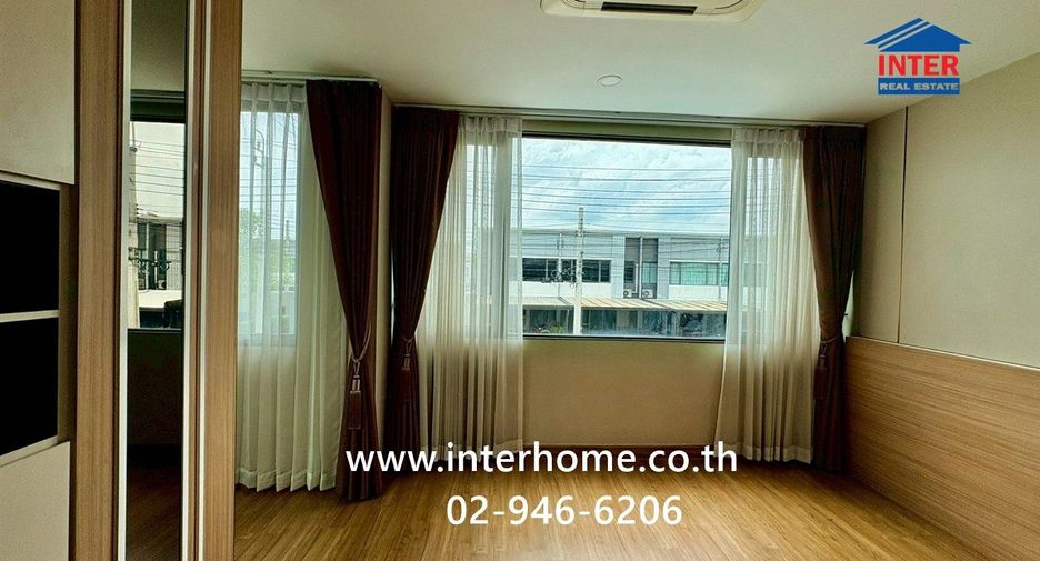 For sale 3 bedrooms townhouse in Khlong Sam Wa, Bangkok