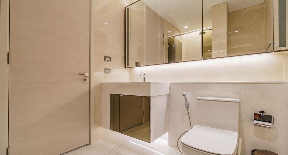 For rent and for sale 2 bedrooms condo in Pathum Wan, Bangkok