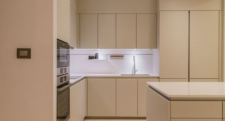 For rent and for sale 2 bedrooms condo in Pathum Wan, Bangkok
