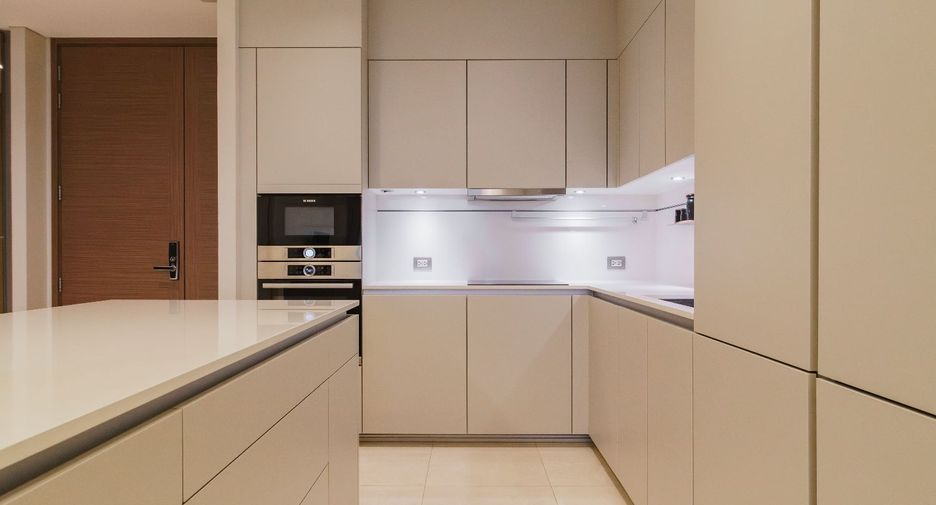 For rent and for sale 2 bedrooms condo in Pathum Wan, Bangkok