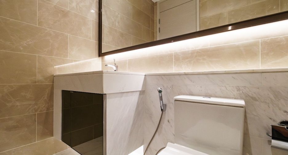 For rent and for sale 2 bedrooms condo in Pathum Wan, Bangkok