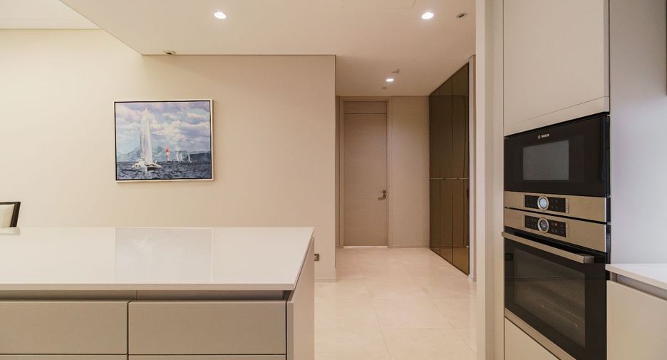 For rent and for sale 2 bedrooms condo in Pathum Wan, Bangkok